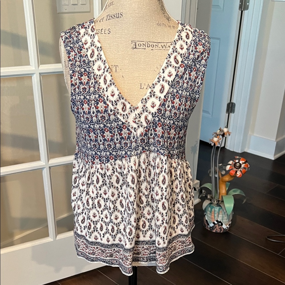 Sleeveless V-Neck Printed Top - White & Navy